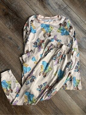 Cuddl Duds Cream Girls Pajama Set/base layers with Multicolor Princess Print 5t